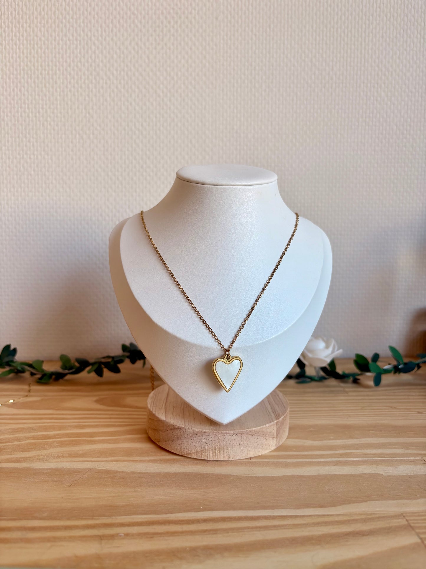 Collier Elara