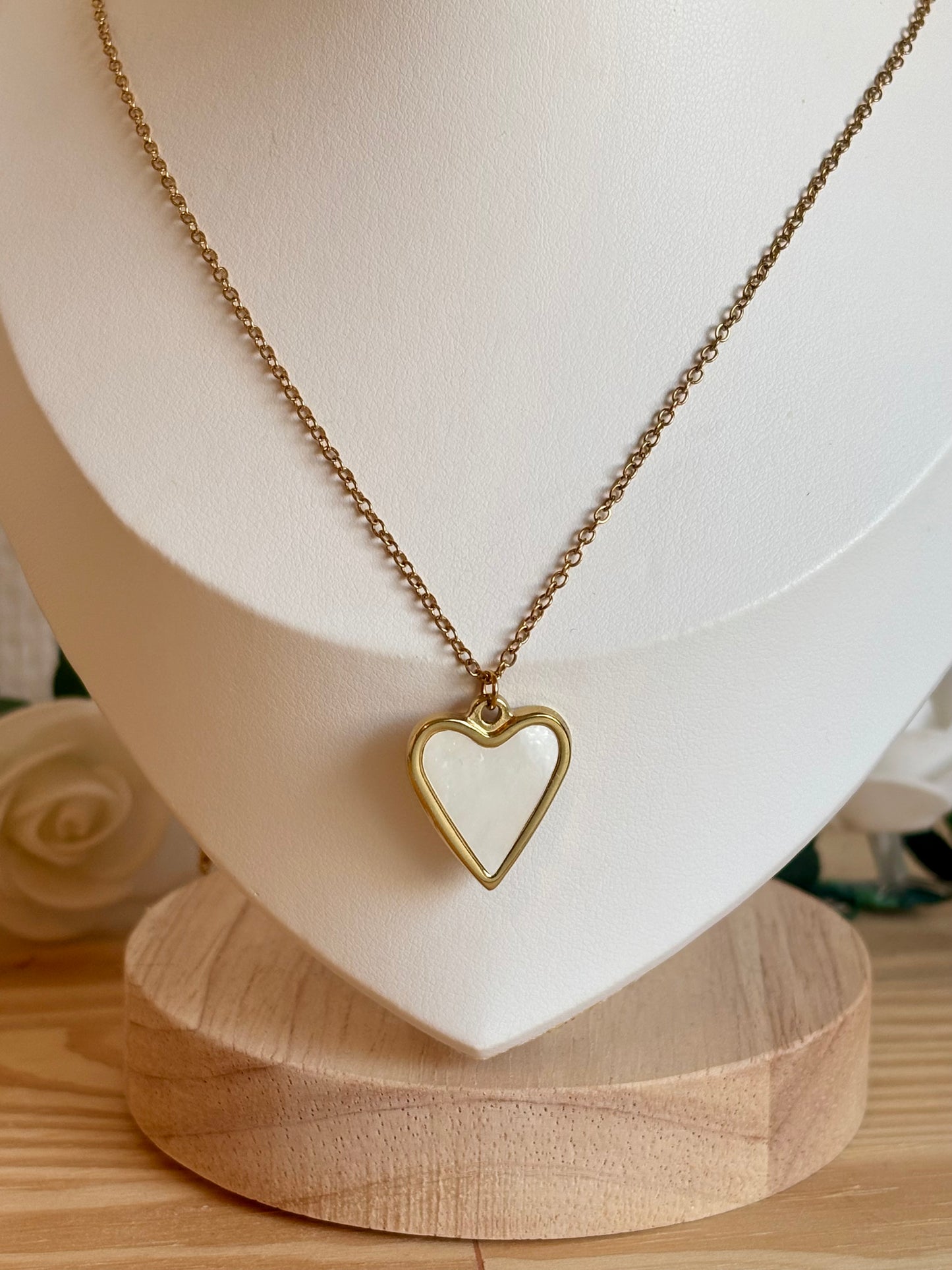 Collier Elara