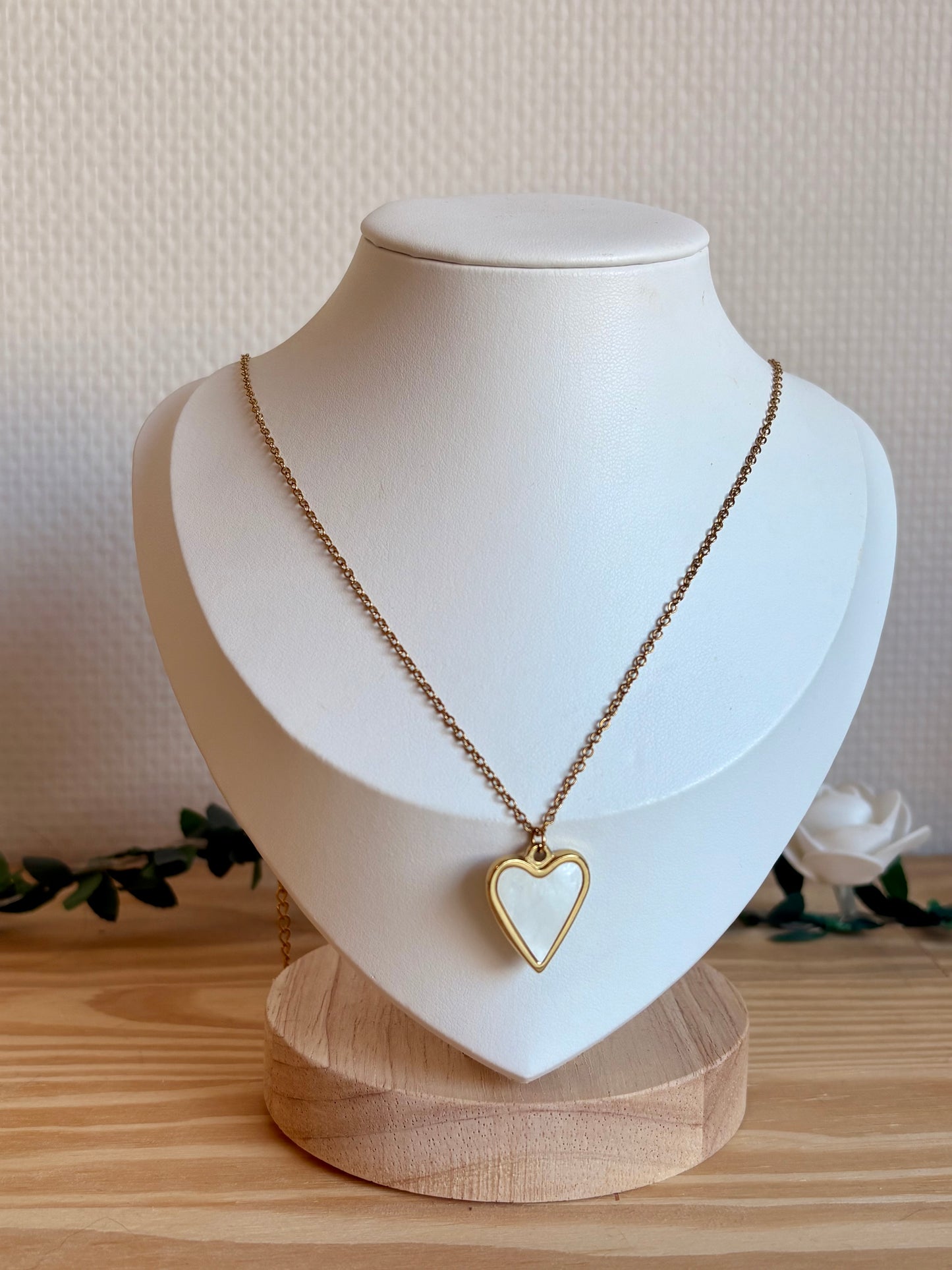 Collier Elara