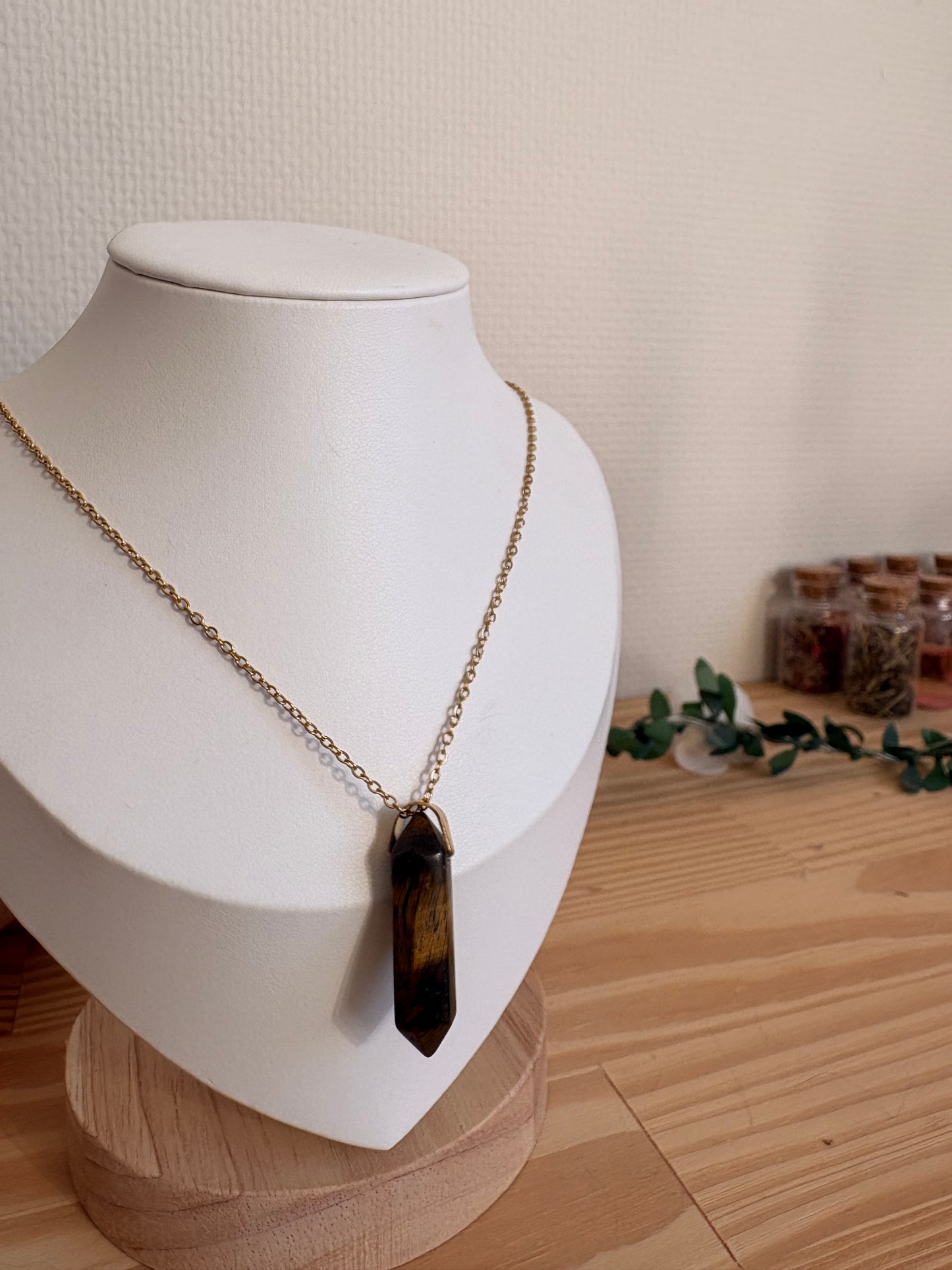 Collier Isis
