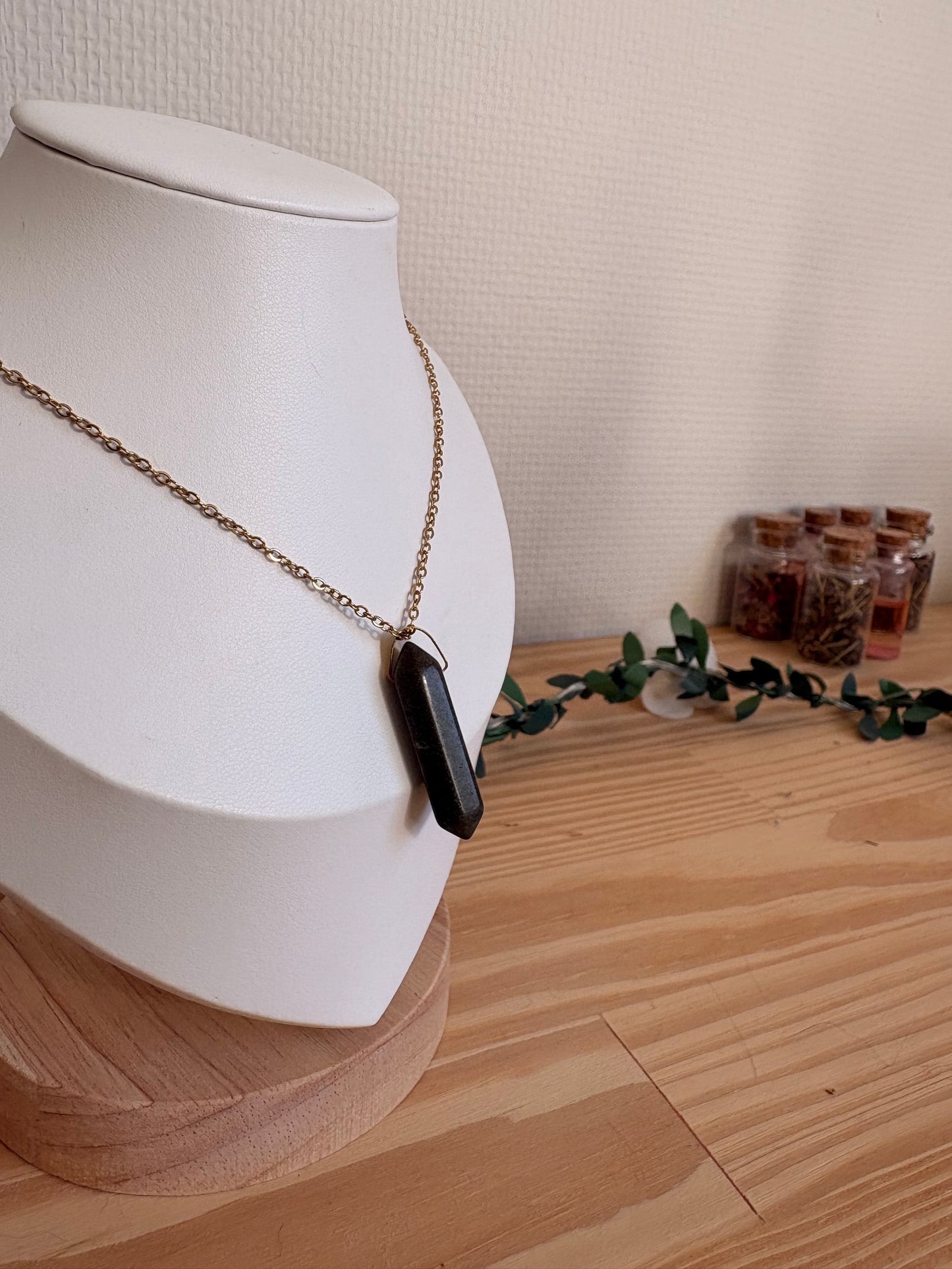Collier Isis