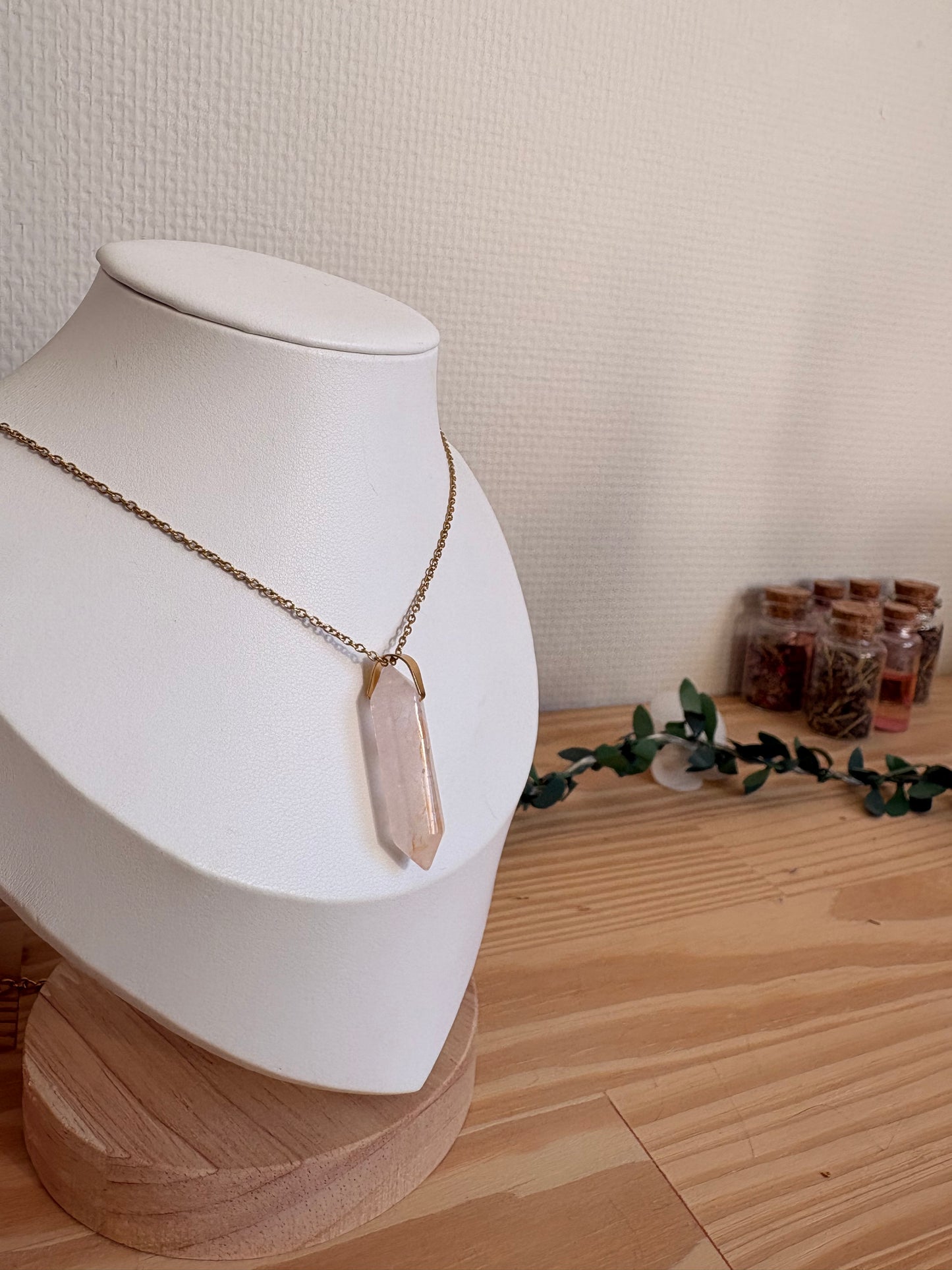 Collier Isis